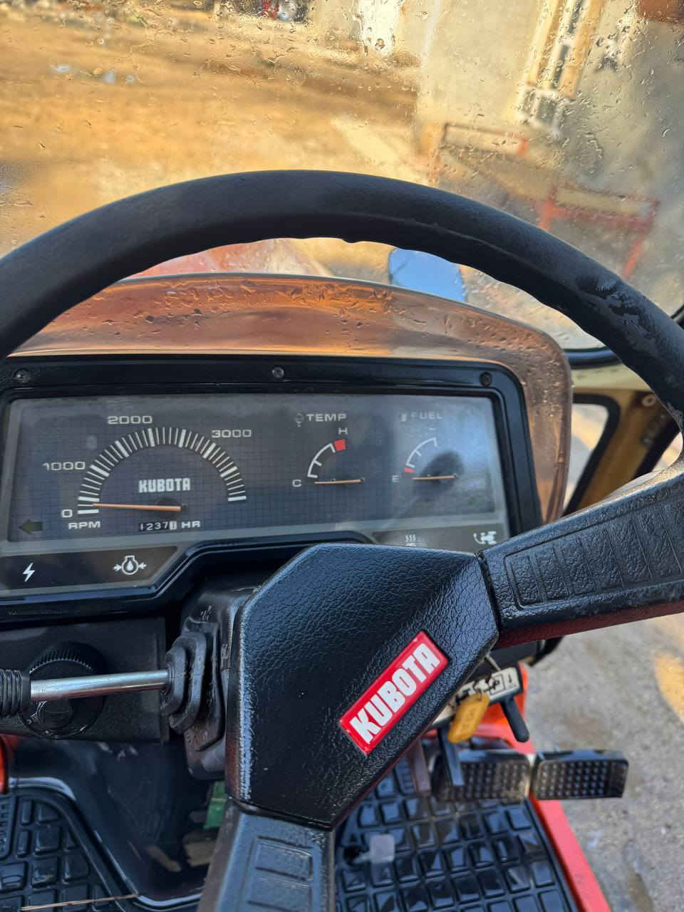 كابوته ياباني دخول جديد
محرك ٤سلندر دبل اكسل ملحقات رفاس فقط ممشتغله داخل العراق نهائي على وضع الشركه 
العنوان بابل قرب جامعه بابل
السعر(٣٨ورقه او بيها مجال )
للاستفسار اكثر
***********
يتوفر توصيل الى جميع المحافظات
