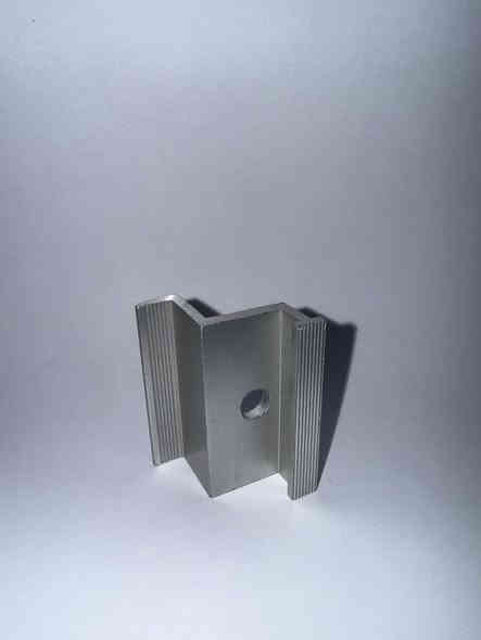 على بركة الله ✅
يتوفر لدينا كلامبات تثبيت الألواح الشمسية الألمنيوم بجودة عالية ومتانة مضمونة 👌🔩
📌 كلامب طرفي
📌 كلامب وسطي
أسعار خاصة ومميزة لمكاتب الجملة والمنصّبين 🤝⚡
وفر وقتك واحصل على التثبيت الاحترافي الأفضل!

📞 للتواصل والاستفسار:
***********
***********
***********

المخزومي للطاقة الشمسية 🌞
