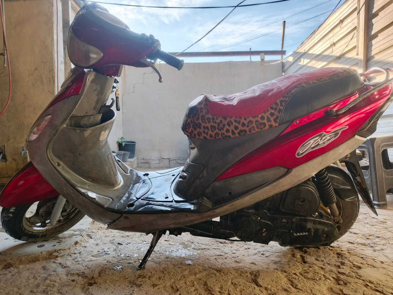 سلام عليكم 
متوفر 
ماكس... منغولي
لون... كرزي
سرعه 120
صناعه.... ياباني
مكينه... 49
شلعه ومعدل... خير من الله
زوج تايرات... جدد
دبلات... جدد
دراجه تخبل 
سعر 450 
عنواني الزعفرانية


**إذا كنت صاحب هذا الإعلان وتريد حذفه لأي سبب، رجاءا أرسل رسالة إلى الدعم الفني**