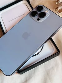 آيفون ١٣ • بطارية ٩٣٪ • اغراض كاملة اصلية