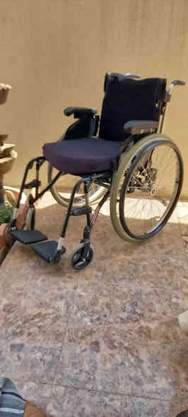كرسي متحرك سويدي جديد غير مستخدم خفيف الوزن عرض المقعد ٣٩ سم، سعر ٣٥٠ الف، كركوك، 
*********** للاتصال
