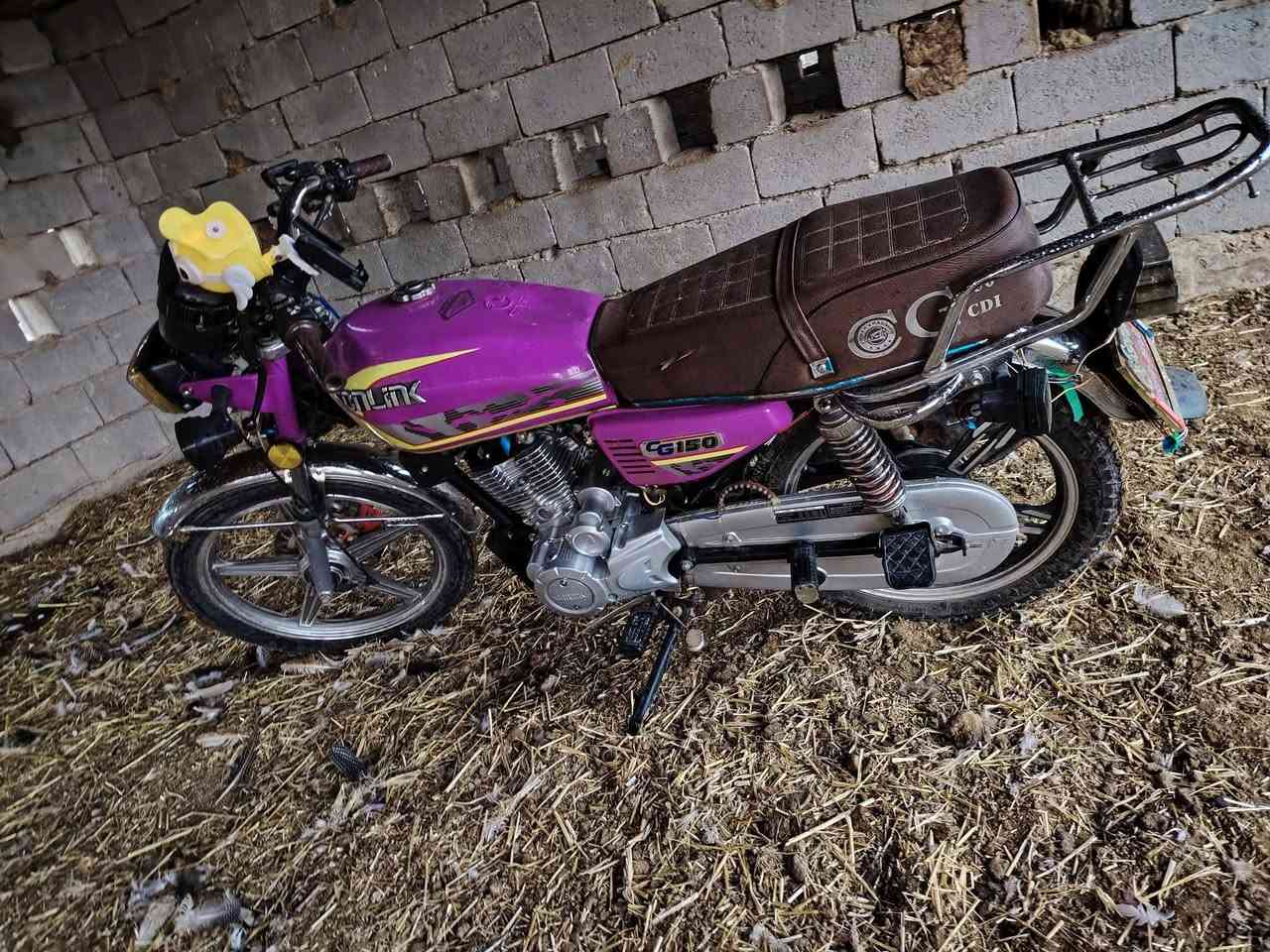 سلام عليكم دراجه سفانه 2024 خير من الله محرك مامفتوح سعر 550 اوبيه مجال شي بصيط غير متواجد فيس ***********
