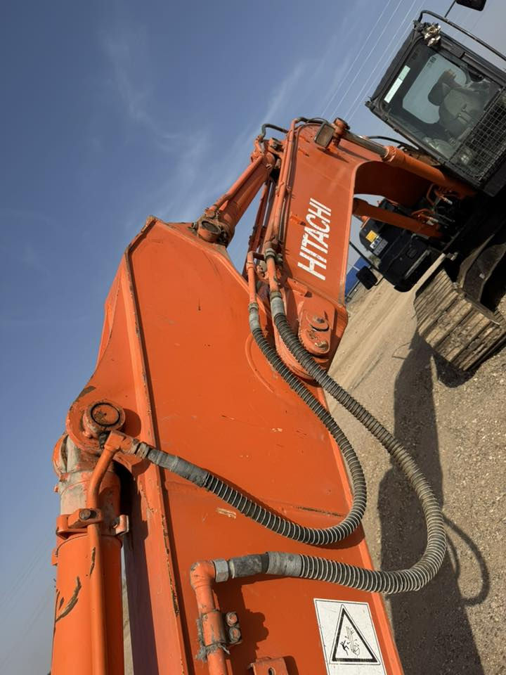 حفار للبيع
G5 موديل 2013 دخول جديد مكفوله كفاله عامه للستفسار علا رقم ‭0782 101 9784‬ مكان العماره المجر الكبير
