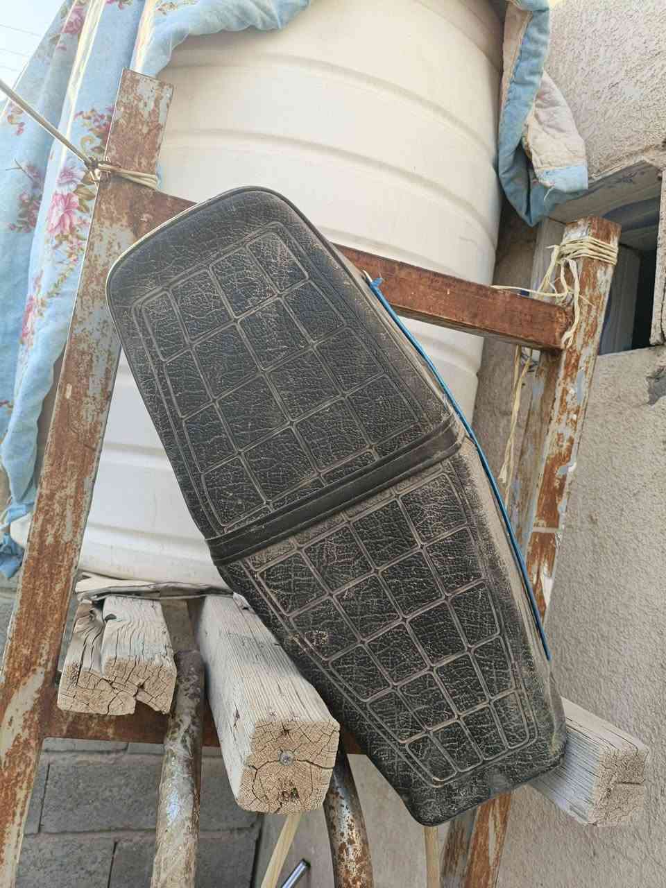 للبيع بس متربات كل شي وسعره المكان البصره الجزيره اليوبه الرقم ***********
