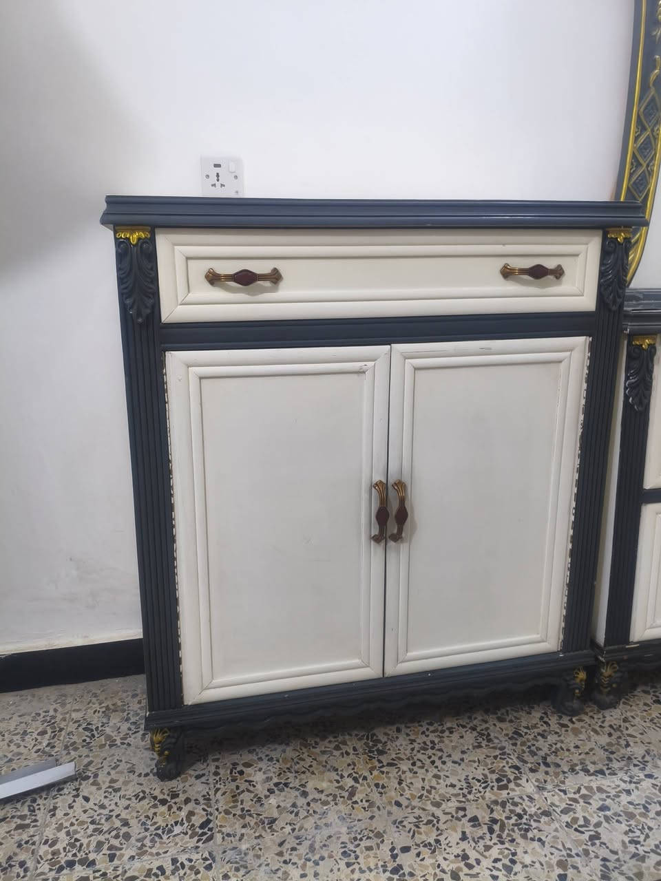 السلام عليكم
غرفه نوم مستعمله ابيض نظافه 80% 
دنك زان مصري 
5ملم خارج hdf
داخل 4ملم صاج
سقف وارضيه بلوك صاج 
ظهر جرجوبه براغي 
رجل زان جعب غزال 
مكان بغداد حي الاعلام 
الاستفسار على رقم 
***********
