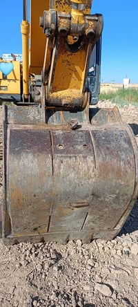 حفارة • حجم ٢١٠ • موديل ٢٠١٣