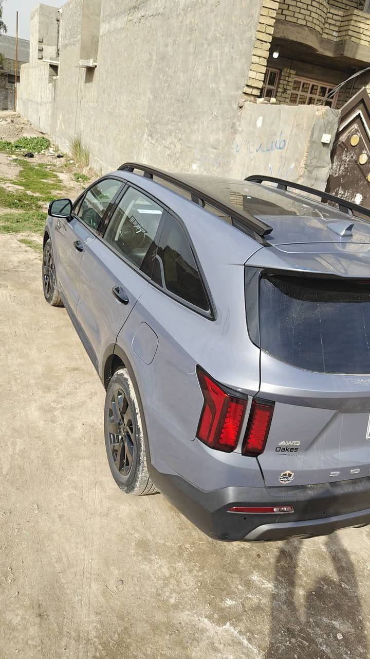 سورنتو 2022
فول مواصفات 
كلشي موضح بل صور 
بيها جاملغ وباب مبدل فقط 
السعر 220  بأسمي السياره تحويل ثاني يوم
***********
