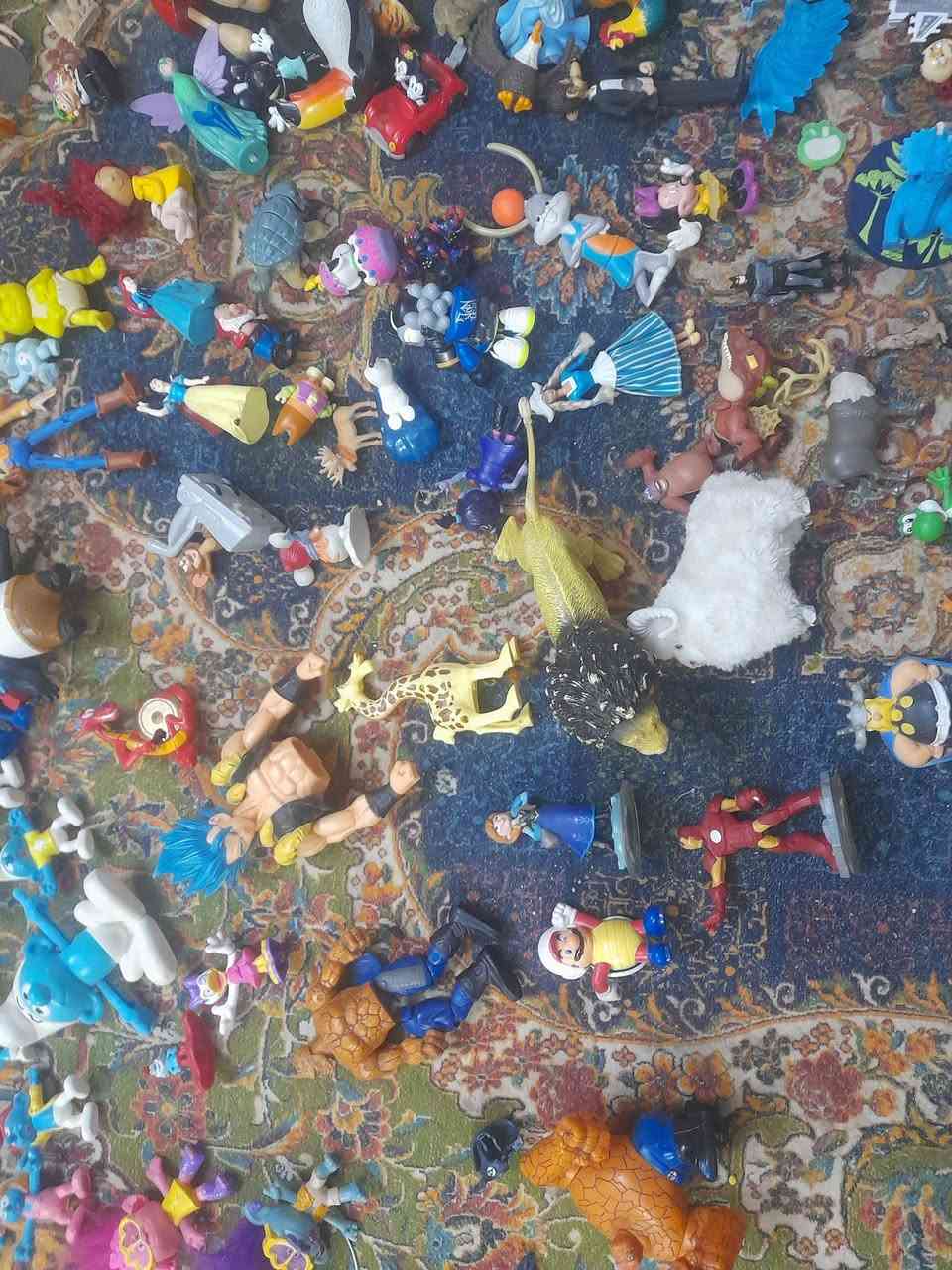 صباح النور والسرور على الجميع اخوان عندي هذة مجموعة من الشخصيات الكارتون وتحف كلهن شلع ١٧٠ الف بغداد شرطة الخامسة بدوانم قرب مدرسة الحسان هذا رقمي *********** السعر نهائي ١٧٠ ألف بيهن مفصلي واكثرهن اصلي
