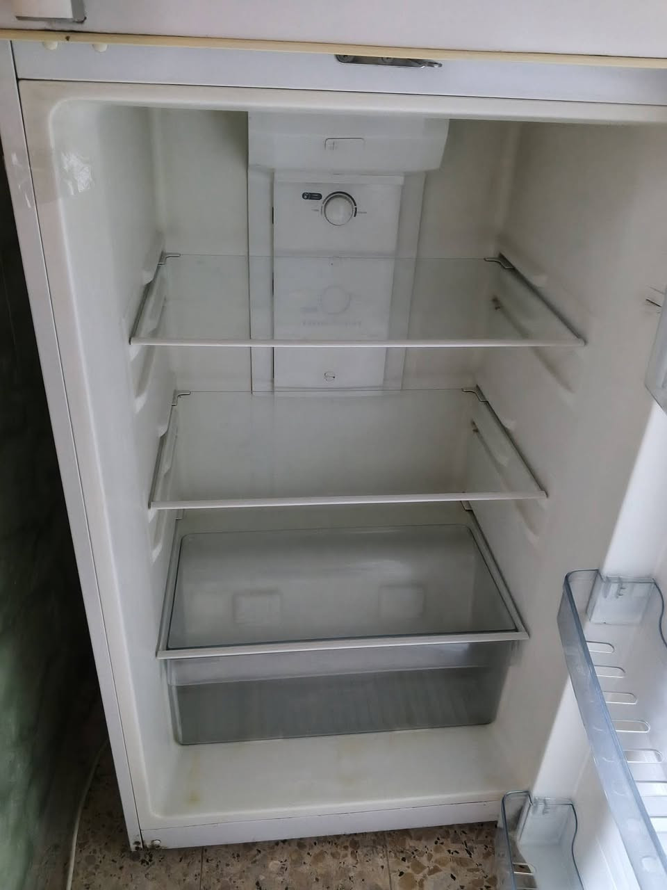 السلام عليكم ثلاجه تبريد ثلج ونضيفه ثلاجه كلش حلوه مكاني ناصريه مركز رقم. ***********
