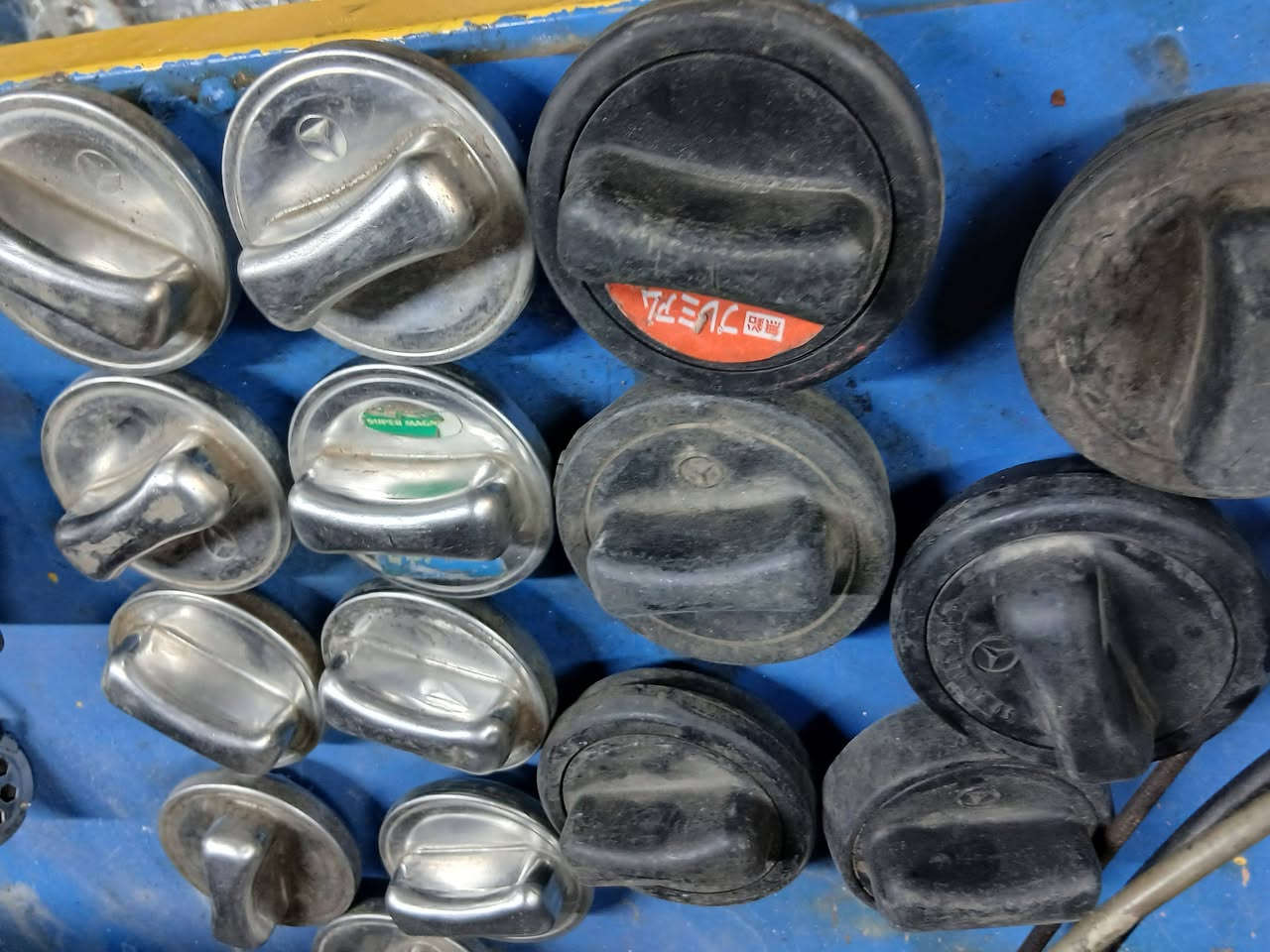 السلام عليكم تم وصول وجبة ادوات مرسيدس المانيه اصليه للتواصل *********** سيد حكمت
