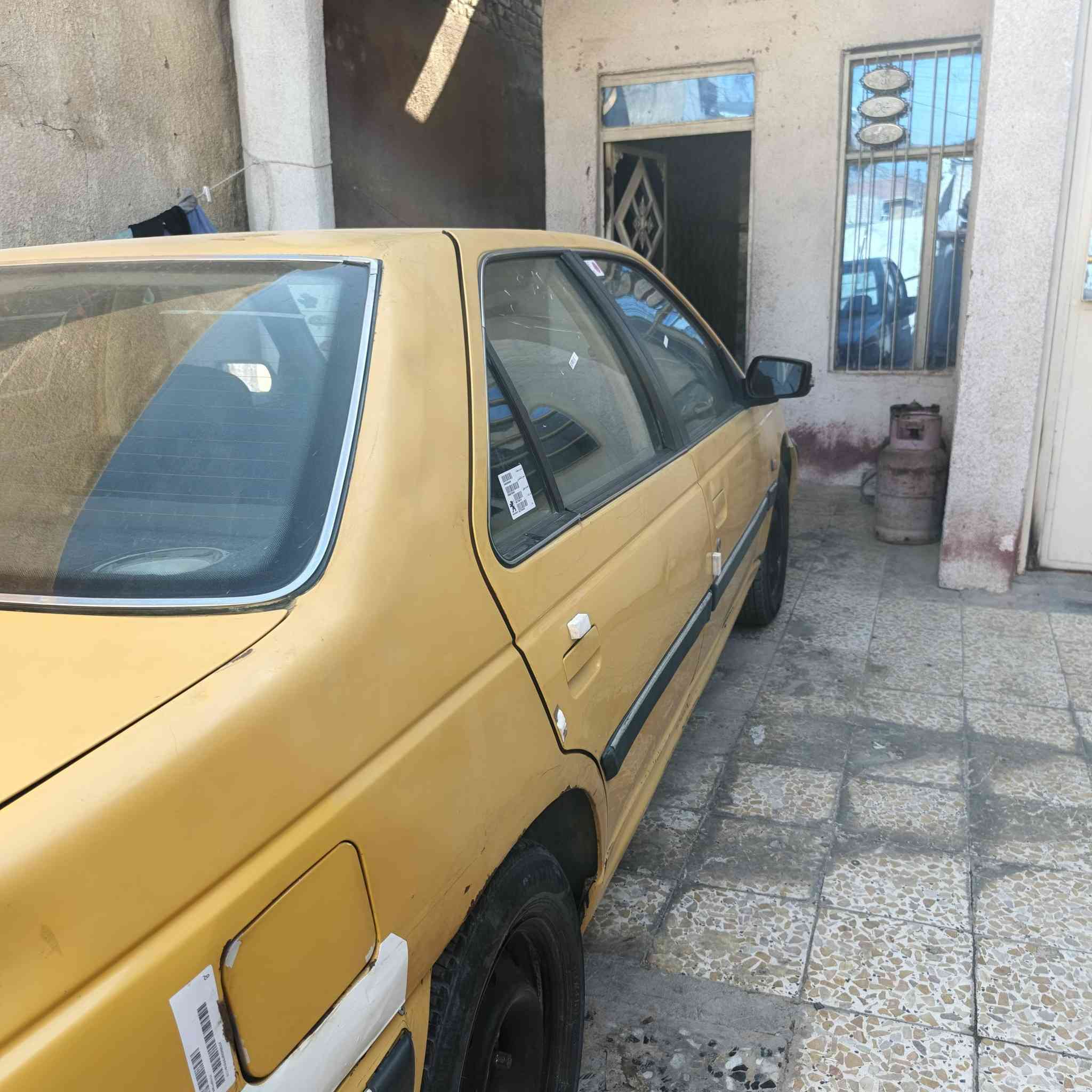 بيجو 2015 سياره جير خير من الله مكينه شبه قايمه بس تمشي السياره كل شيء ما بيها تنقيصاسياره 27 ورقه وبيها مجال للشراي تحويل مباشر شرطه تحويل***********
