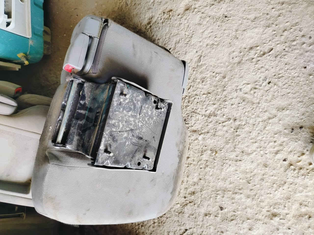 السلام عليكم كشنات مال كرنفال تحويره مال كوستر العدد 12سعر الواحد 90الف وبيه مجال 
الاستفسار ***********
