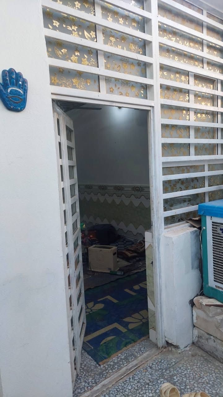 بيت زراعي للبيع 100م بناء طابوق نهروان صب كونكريت غرفتين وصالة ومطبخ واستقبال وصحيات عدد 2 ومكشوفة 60 مليون شارع 8م للاستفسار ***********
