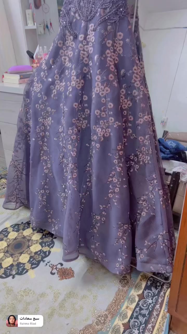 هلو بنات هذا الفستان جديد بلباكيت يعني انلبس بس ساعة وحدة فقط وهاهية ومحد بعد طاخة وطبعاً التصوير ضالمة بلحقيقة يخبل وبل لبس يجنن ياخذ قالب الجسم يلبس من وزن 60 لحد 80 تقريباً وكلش حلووو اني مكاني بغداد دورة سعرة 100 والصراحة محتاجة ودا ابيعة وماكو هيج فستان بعد بهيج سعر والي تشتري انزل الهااا وتدلل بس الله شاهد محتاجة ودابيعة 🩷


**إذا كنت صاحب هذا الإعلان وتريد حذفه لأي سبب، رجاءا أرسل رسالة إلى الدعم الفني**