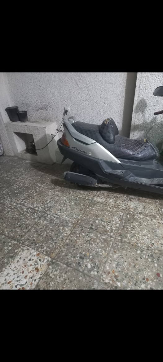 السلام عليكم
 دراجه ماجستر موديل قديم نظيفه جدا واكف بيها ولفات اني اعتبرها محرك سعرها 200 قفل من الاخير
الاتصال على الرقم
***********
