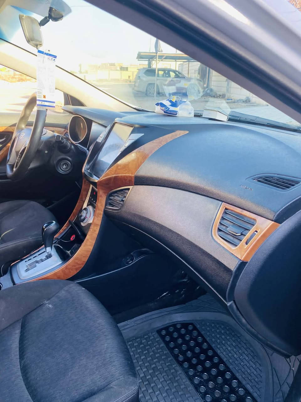 السلام عليكم النترا 2012 خليجي مكفوله من ضربه والتبديل والععجون بيها صبغ شي بسيط جدا مكينه 1600 مكينه وكير مكفولات شرط 
حداديه 100/100 
تبريد ثلج+ تدفئه شغاله
حساسات الخلفيه يشتغل 
رقم واسط تحويل ثاني يوم سياره جاهزه ربع ما تصرف عليها 
المكان الناصريه سعرها 108 وبيها مجال 
***********
