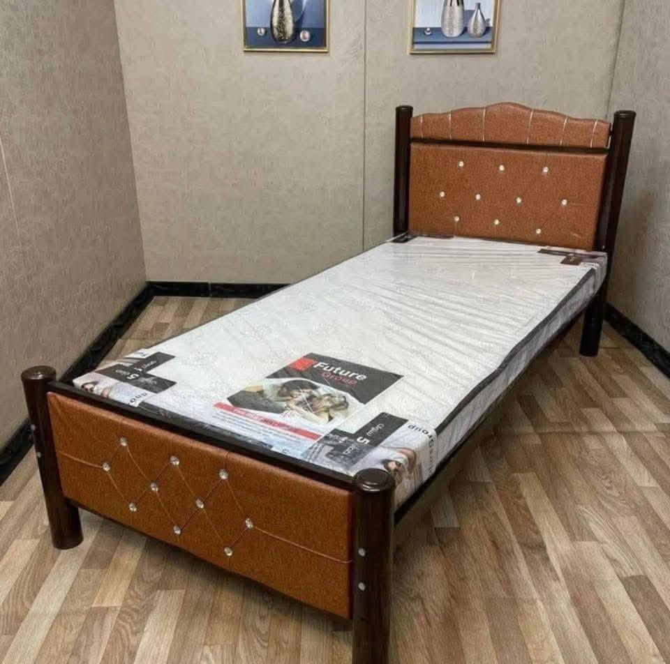 🛏️ سرير نفر واحد أصلي إيراني 

النوع: سرير فردي (نفر واحد)

المنشأ: صناعة إيرانية أصلية

الخامة: غالبًا مصنوع من الخشب الطبيعي أو المعدن المطلي عالي الجودة

الجودة: عالية التحمل – يتميز بالمتانة وطول العمر

التصميم: عملي وبسيط – يناسب غرف النوم الصغيرة أو الاستخدام في الشقق أو السكن الطلابي

الراحة: يوفر دعماً جيداً للفراش والظهر

القياس التقريبي: 90 × 190 سم (قد يختلف حسب الموديل)
السعر 65 الف توصيل داخل كربلاء فقط توصيل سريع جدا لحجز الاتصال على الرقم التالي 
***********
