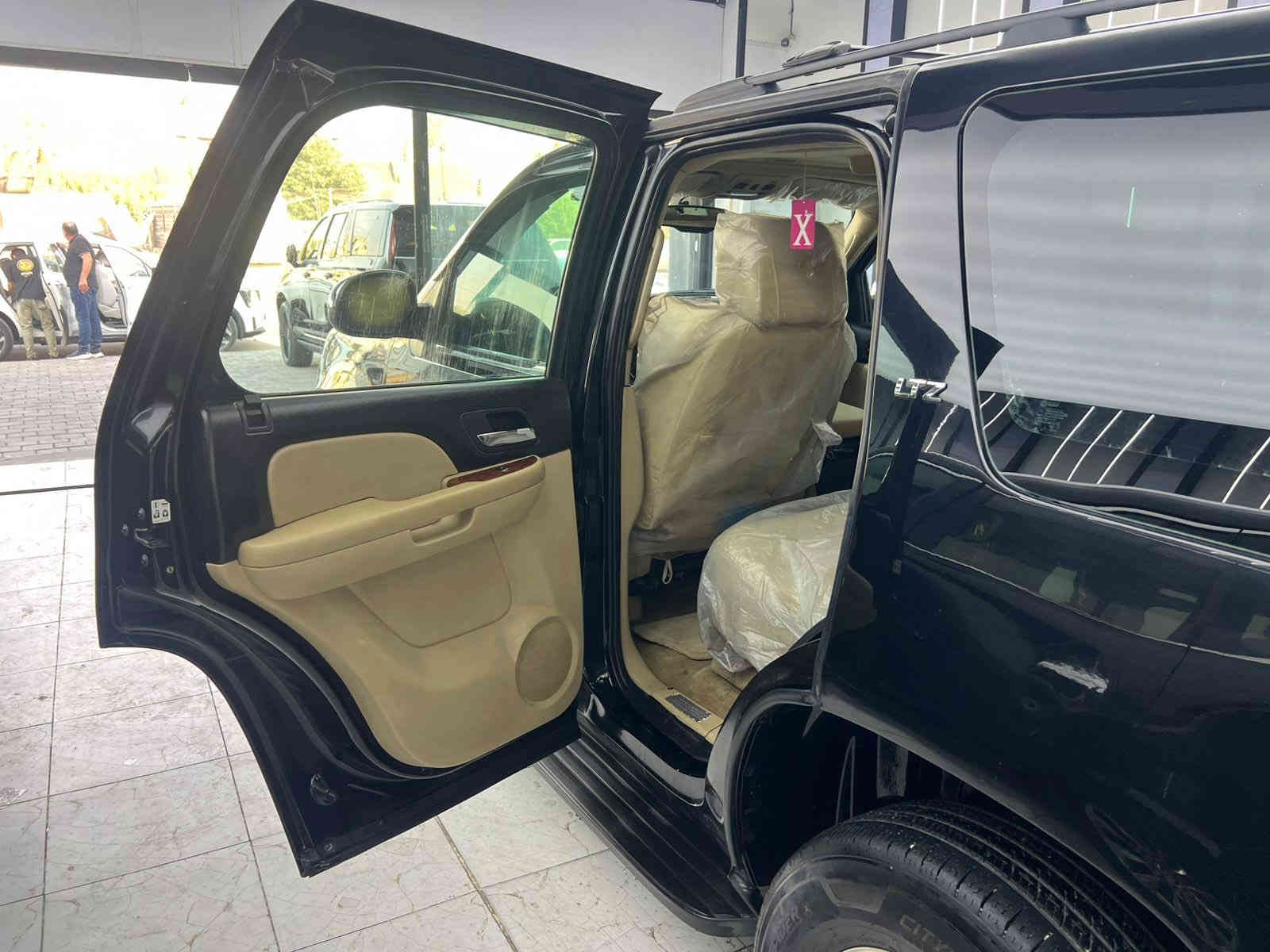 السلام عليكم 
تاهو Ltz موديل ٢٠٠٨سياره خليجيه كير ومكينه مكفولات وخير من الله ابيعلك صبغ حزام لوجود شخوط وتصليحات بغداد بااسمي
السياره منظومه غاز إيطالي 
مسجل طابقين درجه اولى
الكهربائيات شغاله بالكامل بدون نقص
فتحه فيت بم كامله مع ادامه لمنظومه الغاز ومنظومه البانزيين وبلكات ونوزلات بالكامل
السعر ١٨٥وبيهه مجال قليل مكاني بغداد حي اور
الاتصال
***********
