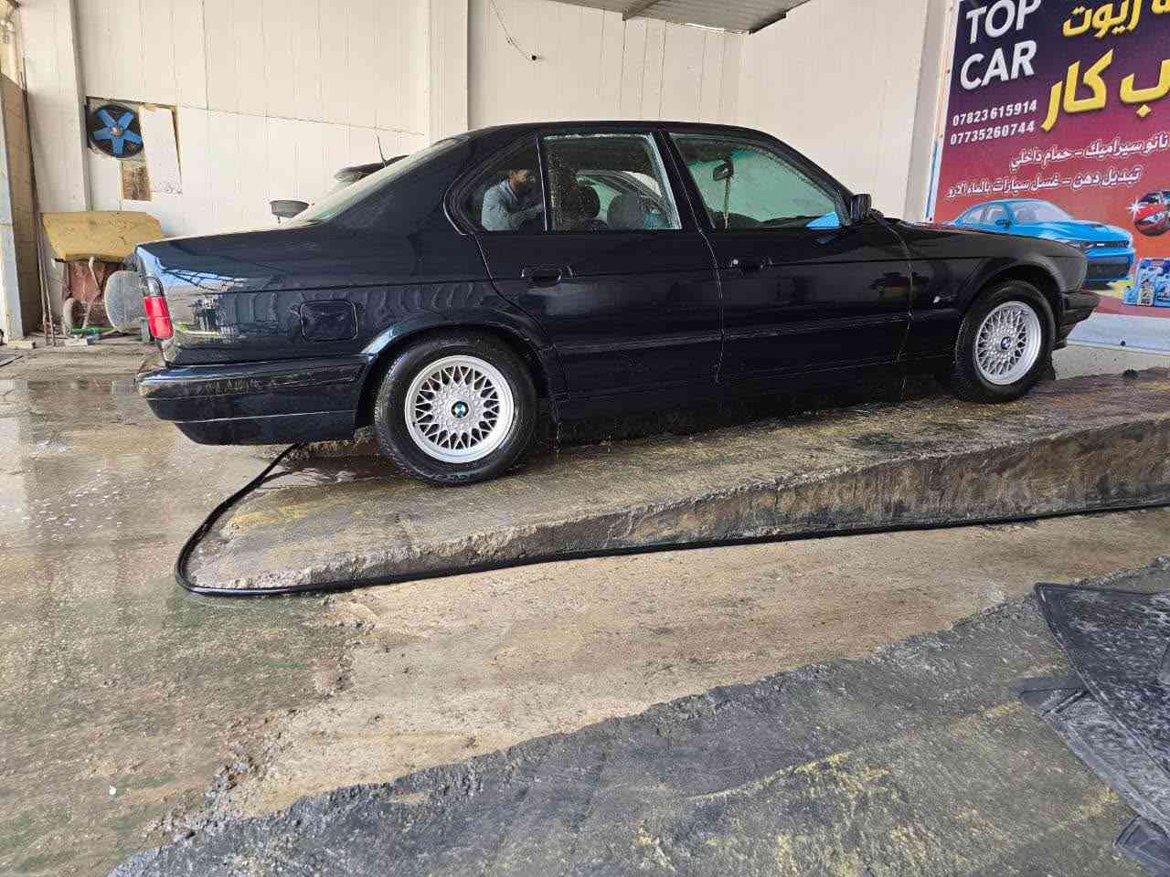 Bmw 525 
موديل 1995
تبريد 
فتحه بالقماره 
داخل مخمل غرفتهه نضيفه
محرك مسكر فانوس 2500 
الكير والمكينه نضيفات
لايت زنون بيهه 
تخم تاير 
صبغ للجماليه  درجه اولى
المكان كربلاء 
السعر 85 بي مجال بسيط
للاتصال *********** كربلاء, العراق
