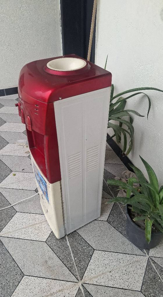 متوفر عارضه طرحيه شركة ايگور التركي الاصلي نظيفه جدا استخدام بيت السعر 300 حجم كبير 
براد ماء ثلاث خطوط كله شغال نضيف 
السعر 50
الامن الداخلي ***********
