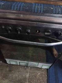 طباخ ابو الربع عيون على الفحص سعر 90وغسالة حجم كبير تخسل بطانية سعرة 1...