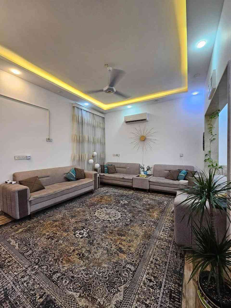 السلام عليكم 
بيت للبيع
العنوان مزارع زيونة مقابل دائرة المرور
غير مبلط  الفرع 
بيت مساحة 200 متر طابقين
واجهة 10 متر العمق 20 متر
الطابق الاول كامل الطابق الثاني يحتاج مرحلة ثانية
بناء رقم واحد وتكدر تتاكد بنفسك 
جمعية ام الربيعين
واضح بالفديو التفاصيل 
للاستفسار الاتصال على الرقم 
السعر مناسب جداً 139.000.000 
وقابل للتفاوض 
***********

