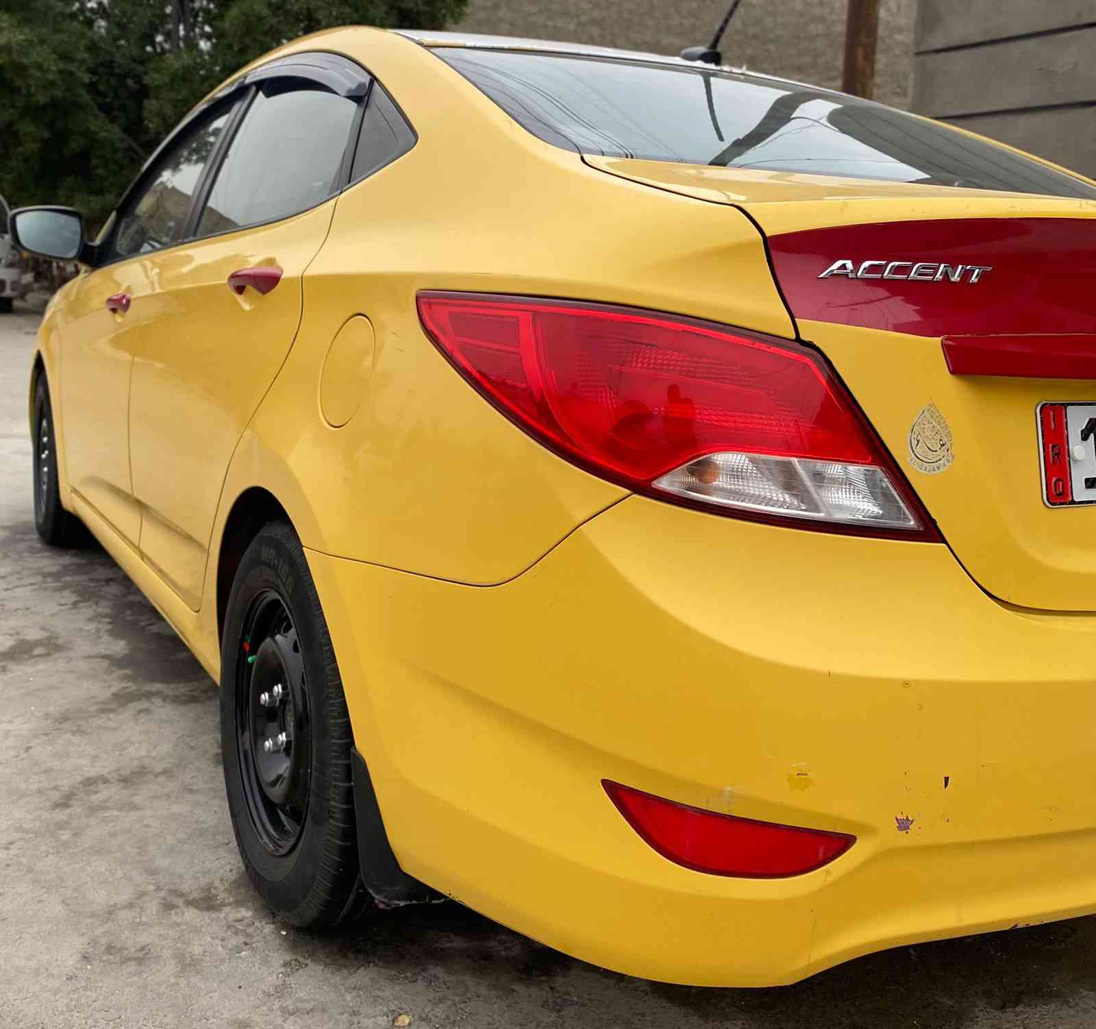 اكسنت موديل 2017 وارد امريكي صور الحادث بالمنشور والسونار همين تبديل جاملغ او باب بدون دواخل مكينة 1600 GDI كير صدر كله جديد تخم تاير سنوية بسمي رقم الهاتف *********** السعر 90
