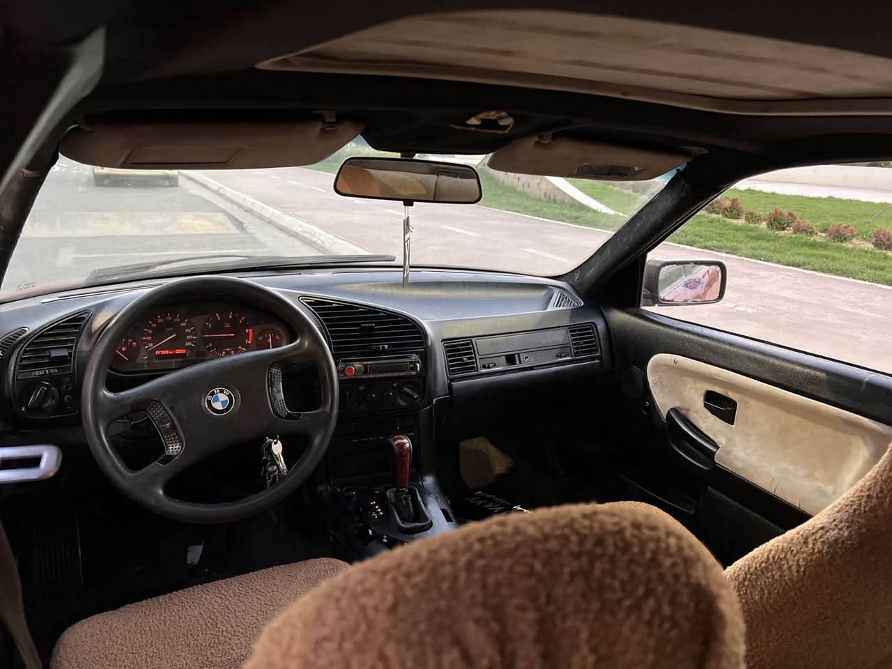 بسم الله الرحمان الرحیم
‏ BMW (E36)  ئی٣٦ بۆ فرۆشتن 

٣٣٠ مەکینە ٣،٠سەقەر دەبڵ دیجیاڵ✈️

گێڕ عادی 🔥

سکلێتەر کارەبا + بەرمەجە + باکفایەر

مۆدێل ٩٢

سڵایت 

تەبرید( بەستنەوەی ئەوێت کامل ئەشیایە)

گەرمی ئیشەکات ، فڵچە و ناو گێچی ئیشەکات مەزبوت

یەک چەکوشی پێوە نیە ، دەعمی سوکو قورسی نیە

کامل بۆیاخە بۆ جوانی  (پۆڵیش و سمارتەنەکراوە)

پێش و دوای تازەیە.

مەکینەی ئەوروپی ٧ مانگە بۆی بەسراوە.

 زۆر زۆر بەقوەتە بەشەرتی جادە دڕین…

ئاڕمی پلاستیکی سلێمانیە(ئاڕمەکەی ون بووە کتابی ونبووی بۆ کراوە. کێشەی نیە و ئەوەلیاتی مەزبوتە) 

سعری ٤٤$ مەجالێکی برایانە.

شوێن سلێمانی
 ژمارە تەلەفون
***********
واست ئەپ و تێلگرامی لەسەرە. السليمانية, العراق
