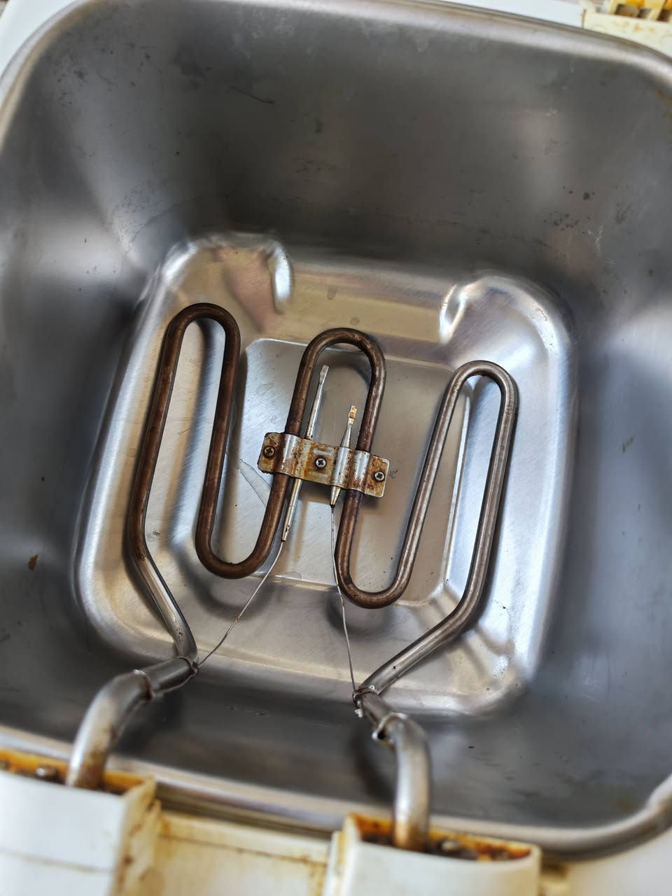 قلاية كهربائية نظيفه مابيها اي مشكله السعر 40 مكاني بغداد المعالف رقم تلفوني ***********
