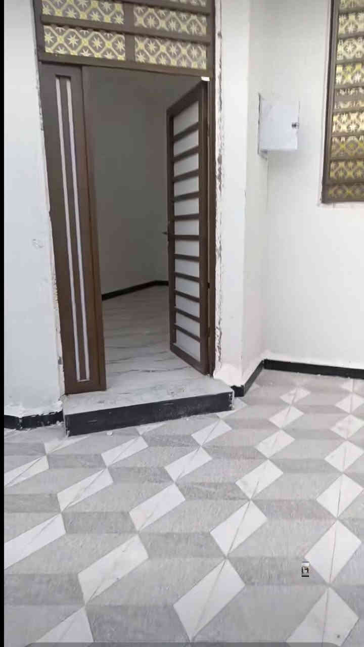 توفر بيت في الجزيرة باب الهوى  شارع تبليط وجميع الخدمات متوفرة
المساحة 189 متر طابو ملك صرف باسم عراقي 
غرفتين وصاله واستقبال وصحياة خارجية داخليه 
السعر راح يكون 100  وبي مجال 
البيت مكانه كلش حلو  تبليط من ٤ شوارع لباب البيت مدارس مستوصف كلشي متوفر
*********** 
واتساب متوفر
