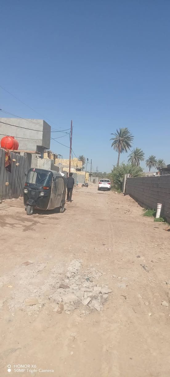 سلام عليكم  قطعة ارض للبيع المساحه 200م واجها 10 نزال 20 شارع 8م سند 25 العنوان خلف المحكمه 
***********
