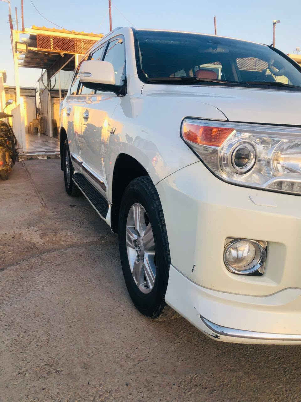 سلام عليكم لاند كروز VxR بريم مواصفات البريم المعروفه محرك 5700 موديل 2015 مكان السياره بغداد الدوره السعر 405 وبيها مجال للاستفسار الاتصال على الرقم ***********
