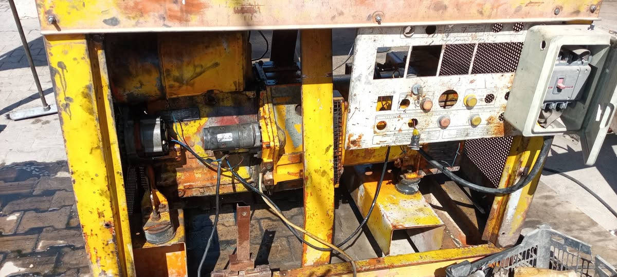 السلام عليكم مولد دويز ٢بستم ٩١٢ اطرنبه طبك بلادي شفال وجاهز السعر ١٦ ورقه مكان الانبار  اكو توصيل ع الحساب الي يشتري استفسار ***********/***********
