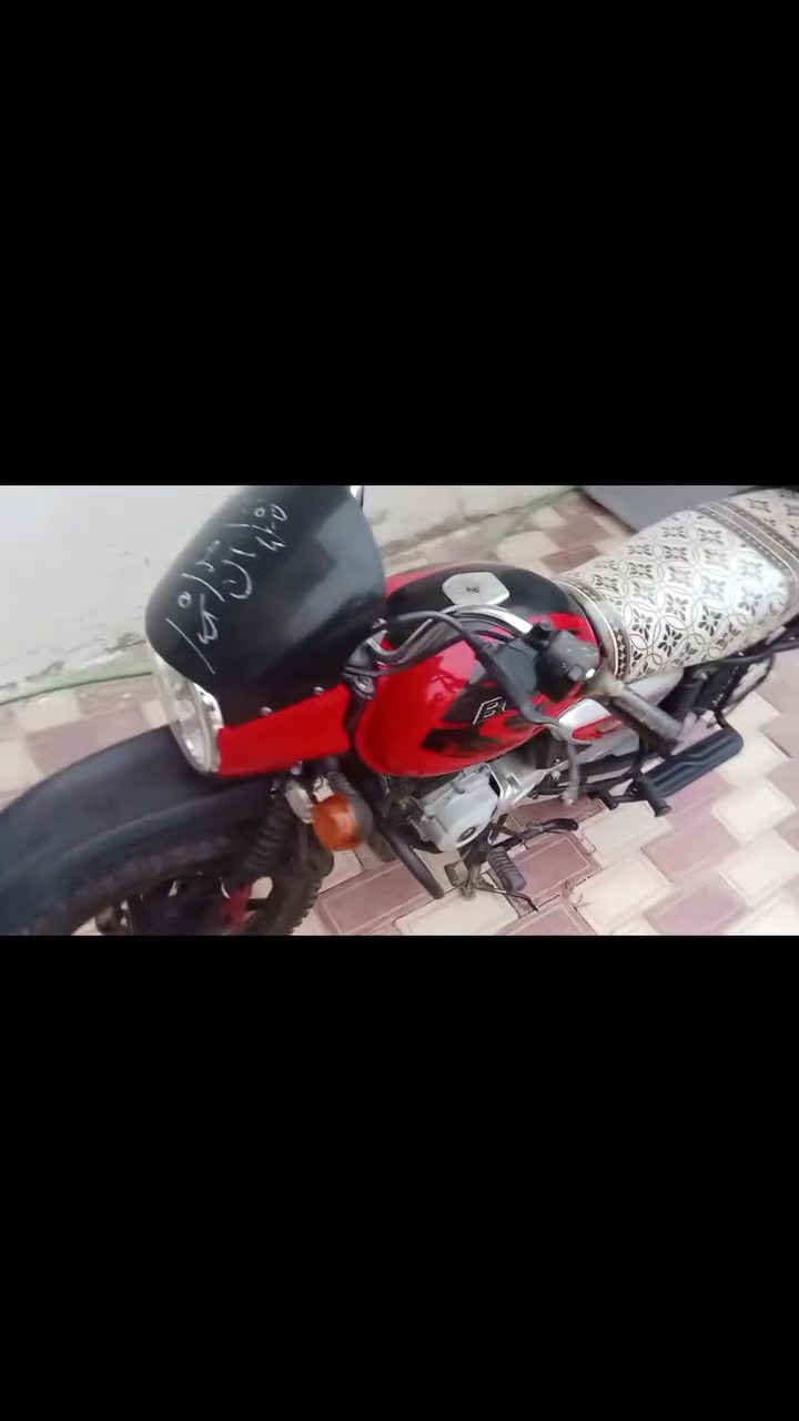 السلام عليكم دراجه بوكسر مديل 22 دراجه جاهزه وخير من الله تجفيت جديد تايرات جدد كهربأيات كله شغاله دراجه جاهزه للترقيم مكاني نجف رقمي ***********
