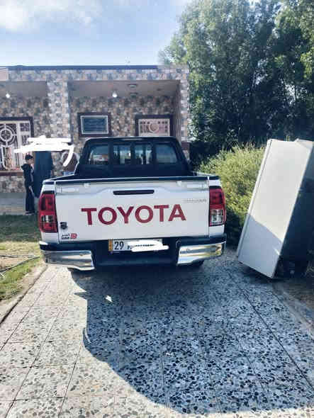 السلام عليكم للبيع هايلوكس 2025 رقم واسط تحويل ثاني يوم السياره جيده كلش اخت الزيرو ماشيه 4000 مكفوله عام حتى من الشخط الزلق شرط ما مغسوله من الشركه 
المكان واسط قضاء الحي السعر 270 
***********
***********
