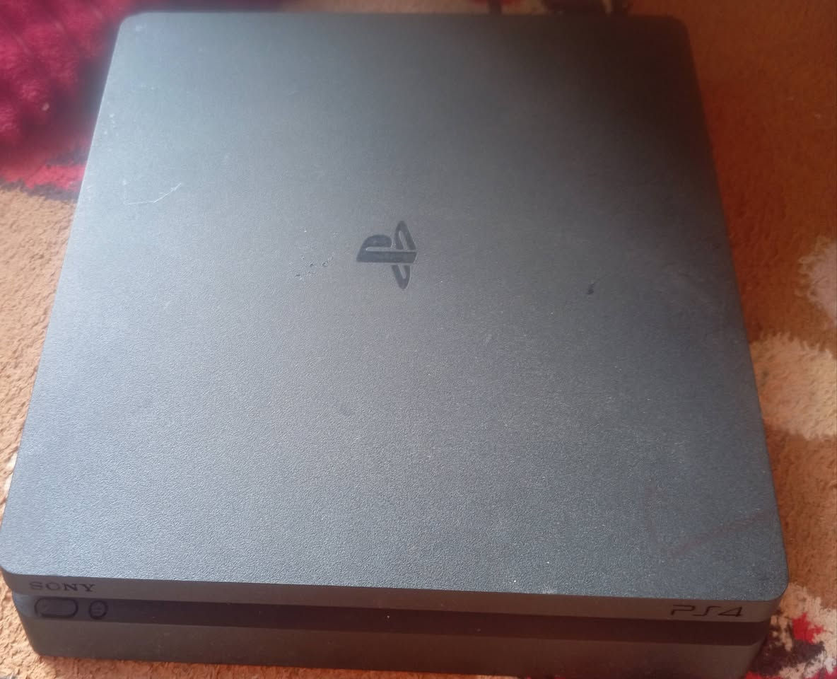 بلي 4 جديد استعمال قليل
***********
