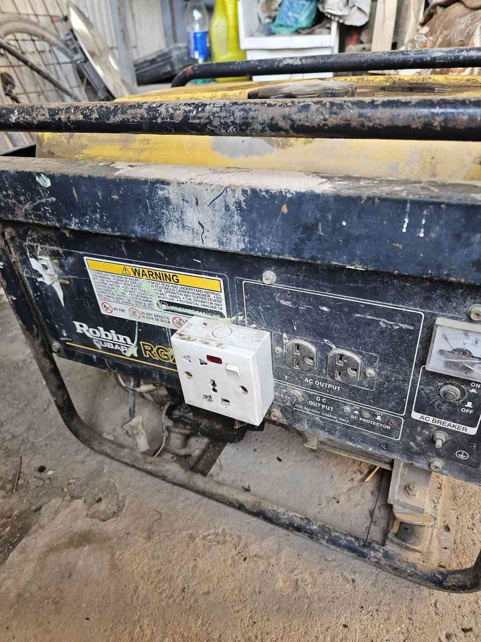 السلام عليكم
مولد روبن ياباني
10 امبير 
للبيع السعر 150 
او مراوس بمولد 5KV كاز او بانزين
للاستفسار:  ***********
