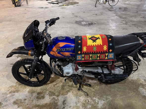 السلام عليكم 
دراجه بوكسر للبيع مديل 2023 اوراق اصوليه كامله 
محرك 150 مكفول كفاله عامه دراجه نضيفه ما متعوبه  
رايدها 1500 وبيها مجال عنواني كربلاء 
للتواصل ***********
