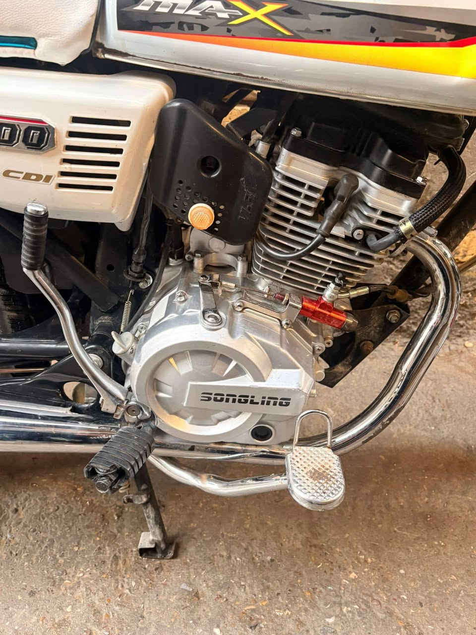 السلام عليكم دراجه ايراني دارجه حلوه وونضيفه جداً وياها بكس مطري وسماعات بلوتوث عاليات الدراجه تشغل وبجك للشغل
السعر 700 الاستفسار ***********
