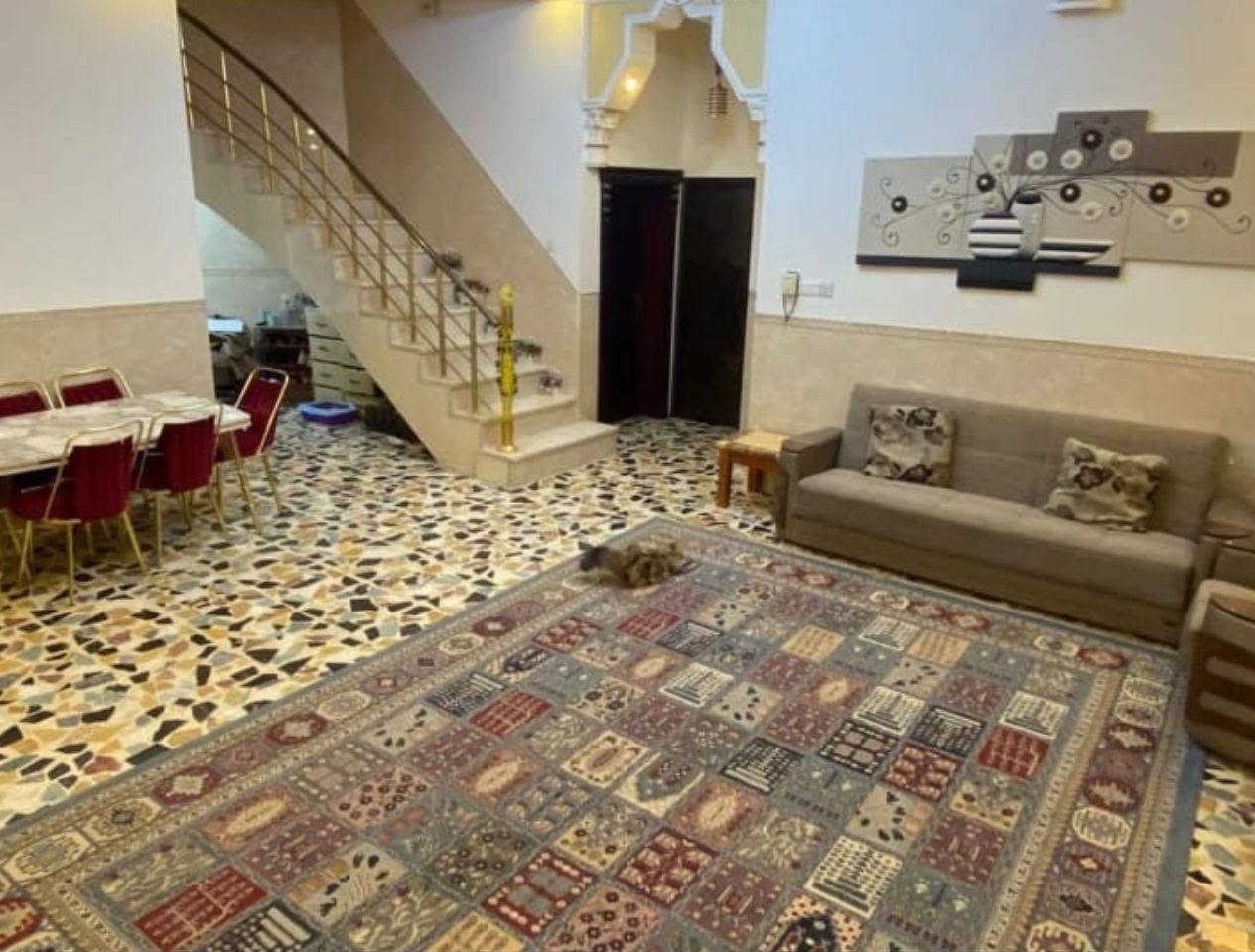 السلام عليكم 
بيت طابو صرف للبيع مساحة ٢٥٠م السياسين 
ط١ غرفتين وصالة ومطبخ وبراني وصحيات داخليه وخارجيه 
ط٢ أربع أغرف وصالة وصحيات 
سنه البناء ٢٠١٥ البيت جدآ جدآ نظيف ومرتب مقابل خدمات 
السعر  ٣٥٠ مليون 
***********
