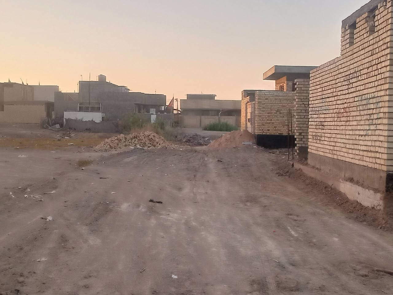 هيكل للبيع مساحة ٢٠٠ متر طابو زراعي سند ٢٥ في مجمع سيد صادق العوادي مقابل مستشفى القاسم العام 
(والهيكل قريب كلش على البيت الاحمر) 
تفاصيل الهيكل: (غرفتين نوم وصالة ومطبخ واستقبال وصحيات داخلية وخارجية)
للاستفسار مراسلة الصفحة أو الاتصال على الرقم ***********
