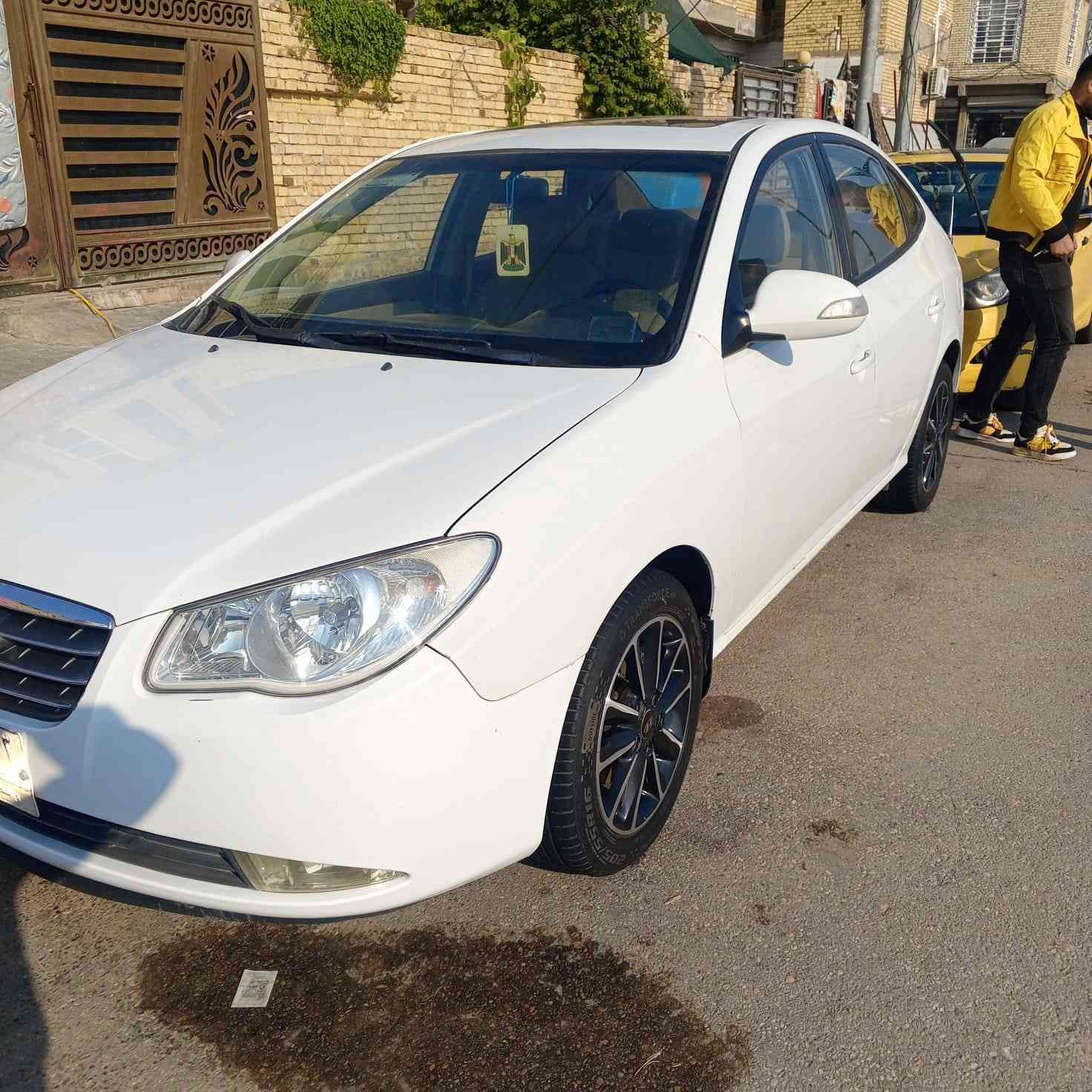 السلام عليكم انترا موديل2011
رقم واسط تحويل ثاني يوم مكينه 1600 
جاهزه كير ومكينه تبريد ثلج حداديه خير من الله 
فتحه سقف سلايت روف طكتين داخل عسلي 
السياره بيه رشات صبغ بدون دواخل 
مكان السياره بلكوت ***********
السعر بدفتر وبيه مجال بسيط حك جيه
