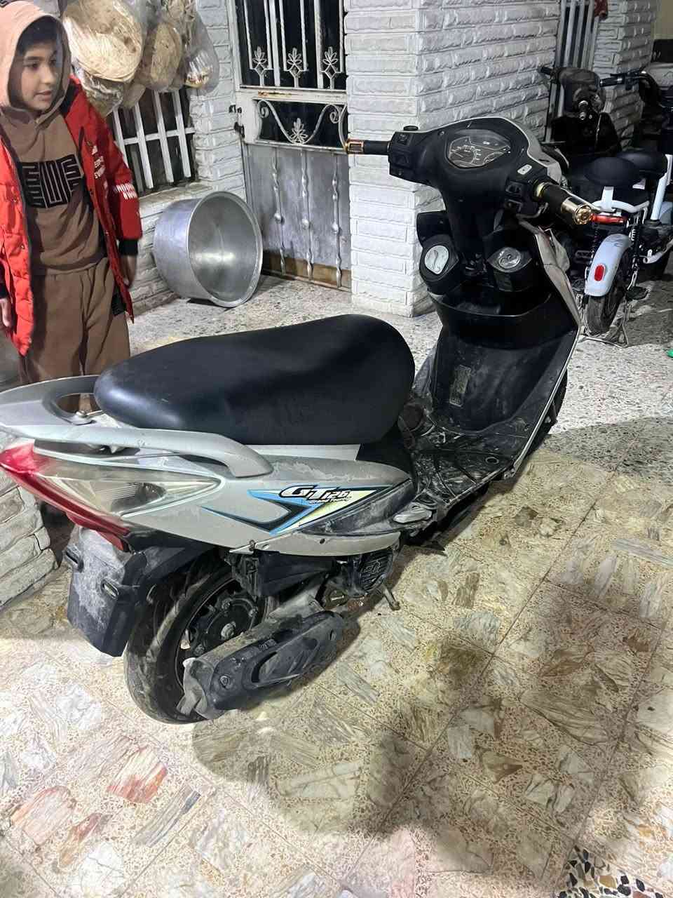 دراجه سيام ياباني كايمه تحتاج تجفيت بسعر مناسب 
***********
