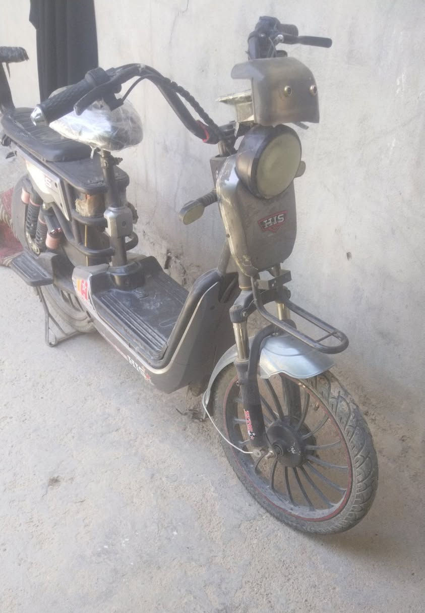 للبيع بايسكل شحن شغال كامل

  5 بطاريات نص عمر يمشن مابيهن شي

   كهربائيات مسجل لايتات اشاير كله شغال

    سعره 140 الف  وبي مجال مكاني بعقوبه ***********

