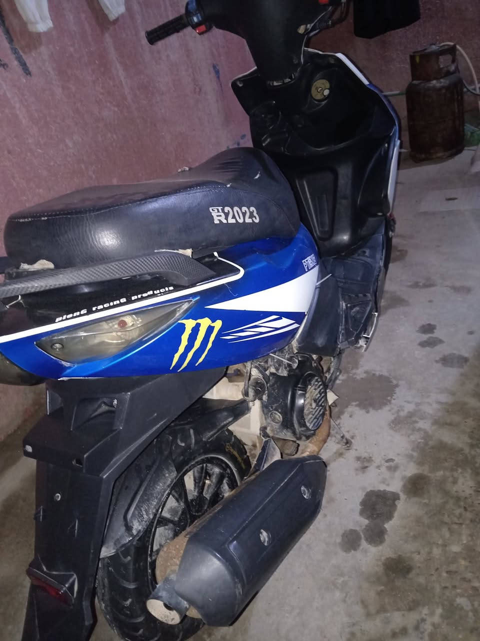 السلام عليكم دراجه  اف اس (fs) دراجه كامله كلها شغاله نقصها شوته دراجه ماناقصه شي كفرات بلادي  مكاني/ بابل شارع 80 كربلاء  للتواصل: *********** السعر /300 وبيها مجال حق الجيه
