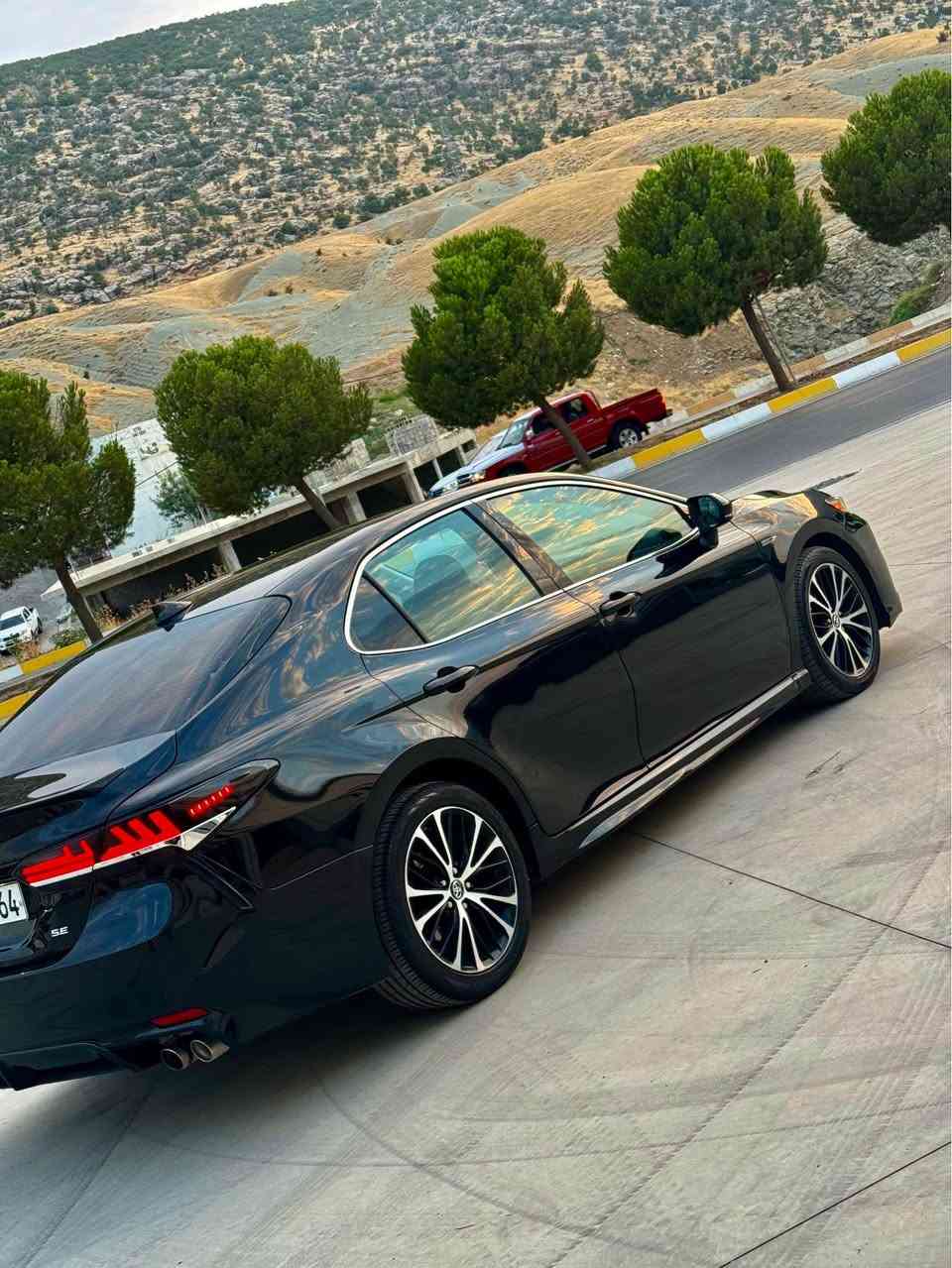 Toyota Camry 2020 Se 
گێر و مەکینەی بە شەرتە
سوکان ڤۆلیۆم و ترحدید سورحە
کوشن کارەبا و جلد
بۆیاخ یەک پارچە بێ ژۆرێ بێ ئیرباگ
دوو ساردی بچوکی هەیە
رەقەم و سەنەوی نوێیە 
نرخی ١٧٤ مەجالەکی زۆر کەم
ژمارە مۆبایل ***********
تکایە موشتەری تێل بکە جوابی نامە نادرێتەوە لەگەل رێزم سوران, أربيل
