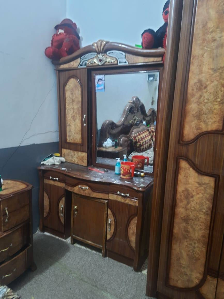 السلام عليكم غرفة نوم ٦ ابواب استخدام قليل الاتصال *********** السعر ٤٠٠ مع المجال
