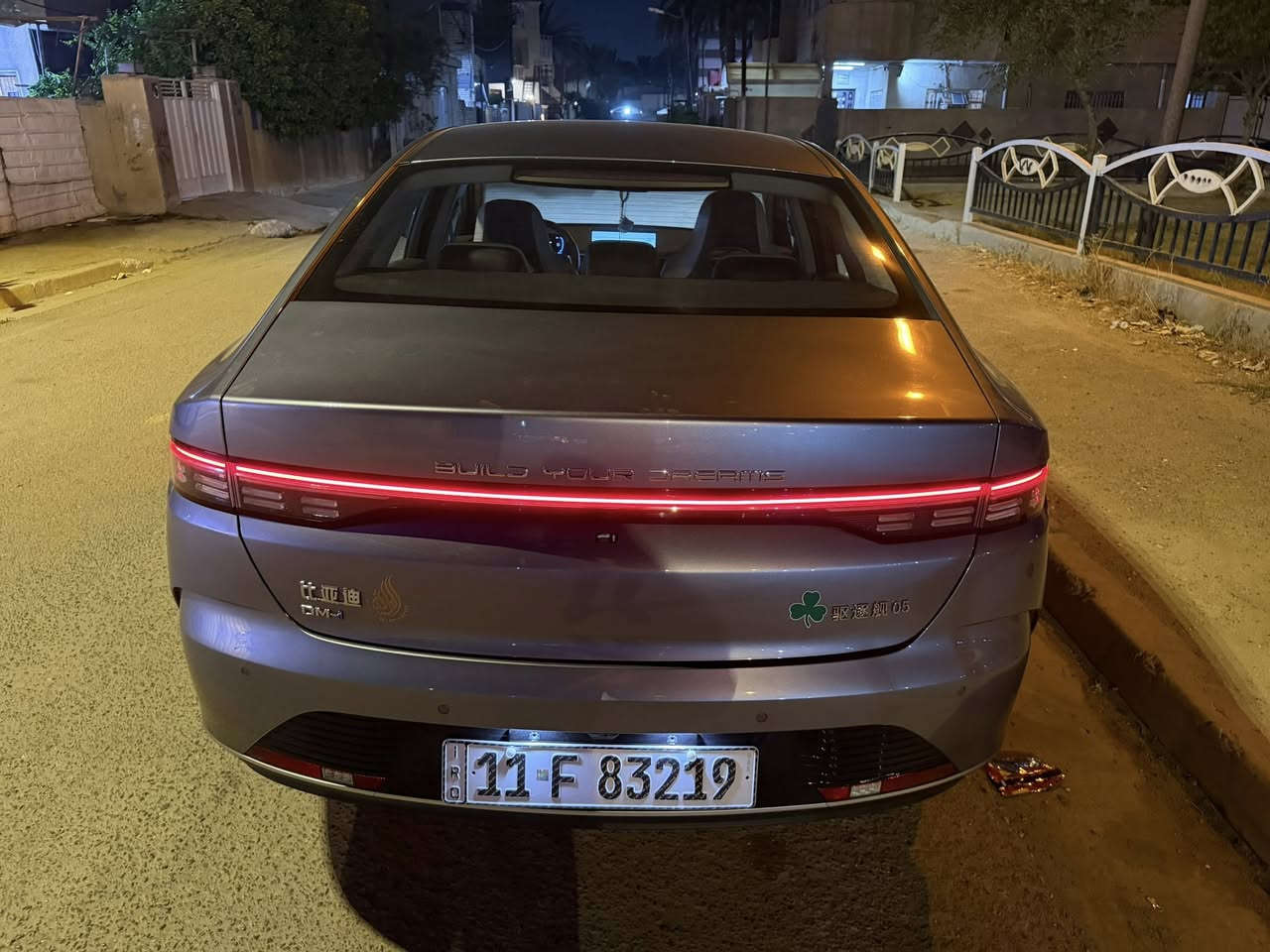 بي واي دي دسترويل شاشه قلاب و داخل ابيض رياضي و باقي موصفات معروفه 
موديل 25 
مكاني بغداد حي الاعلام رقمي *********** 
السعر 18.900 
سياره مكفوله من حادث او صبغ بيه كم ملاحظه بسيطه فقط

