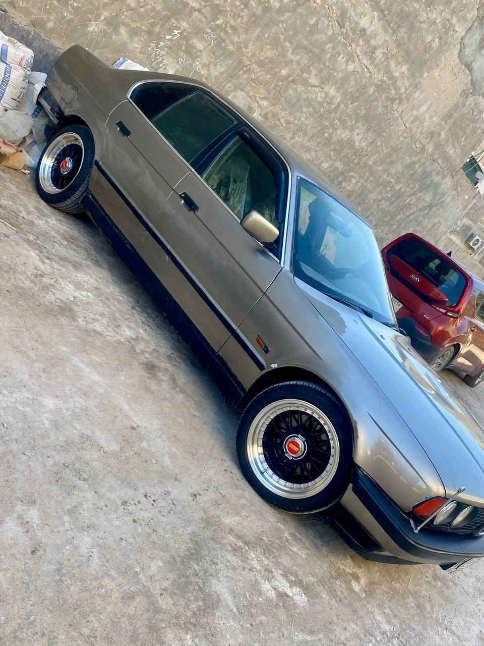للبيع او المراوس BMW  مديل 1992
مكينه كير كفاله حجم 535i
رقم بصره سنويه مامنتهيههه تحويل ثاني يوم
حداديه حلوه نقص بسيط 
تبريد شغاله دواخل حلوه دشبول جديد
لايتات زنون عالي ناصي عيون متغيره الاوان
تخم تاير ويل رياضي كزوز رياضي صوت رعب
السعر 
42$قفل.......
*********** البصرة, العراق
