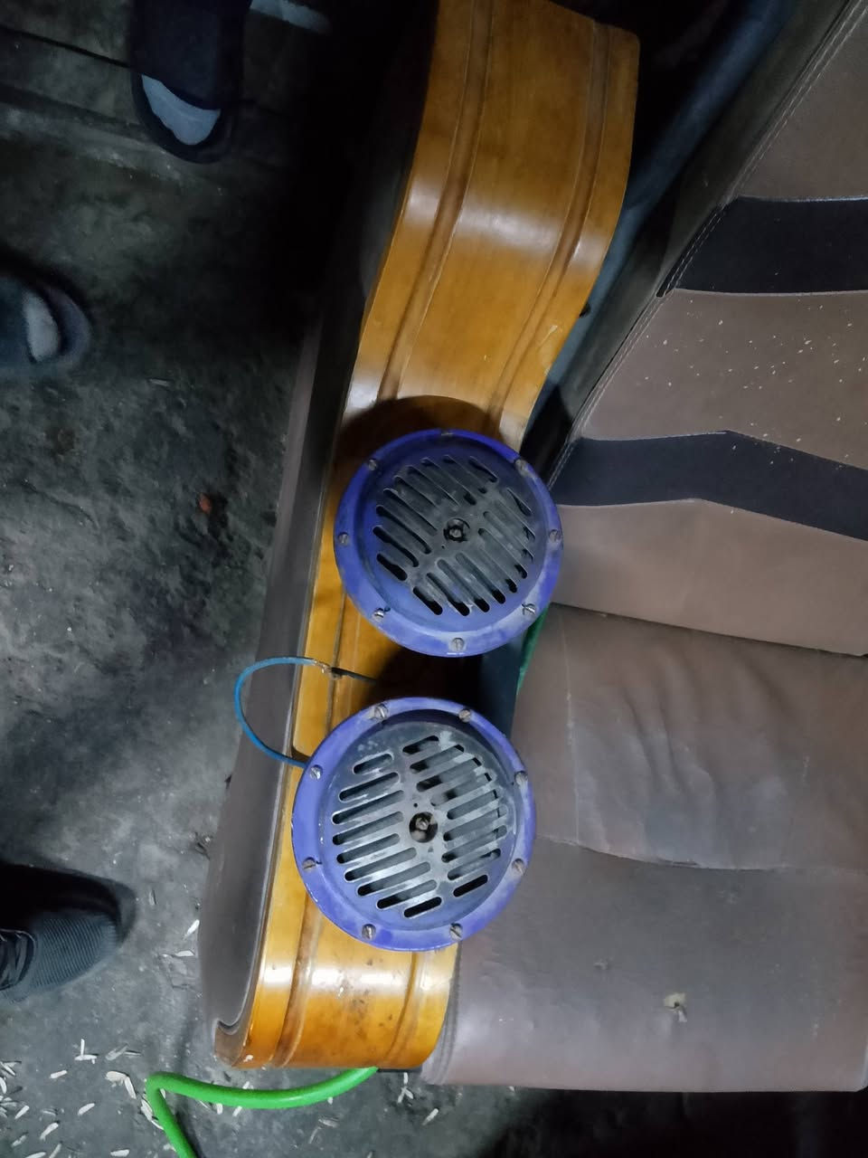 السلام عليكم من رخصت مدير الكروب عندي هورنات مؤسسه شغالات وعندي سستم دمام وعندي شاشه ترهم على جميع السيارات المكان بغداد الشعب الرقم ***********
